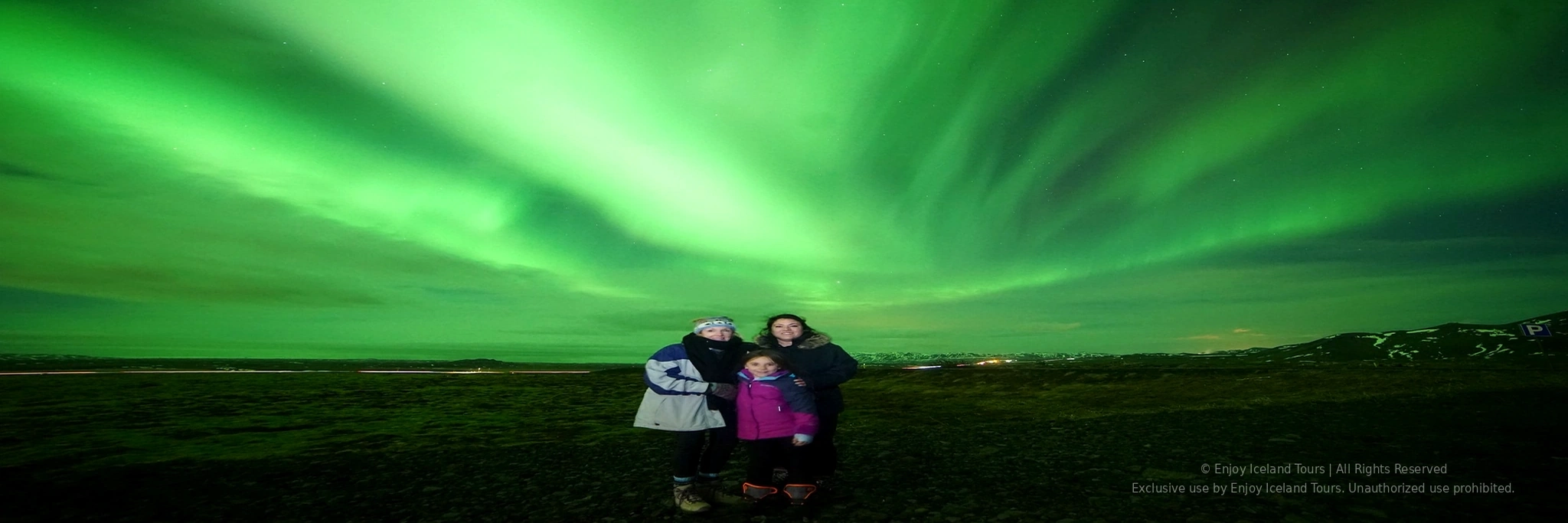 Private Northern Lights tour group by an Icelandic lake